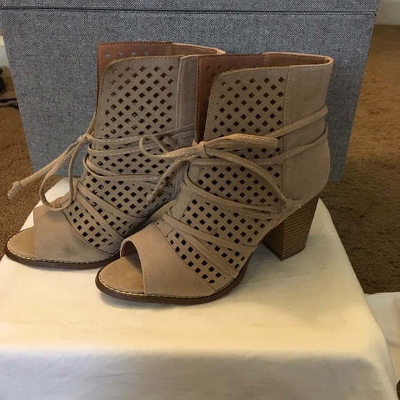 Vici Shoes - Sheena Lace Up Peep Toe Bootie sz. 8